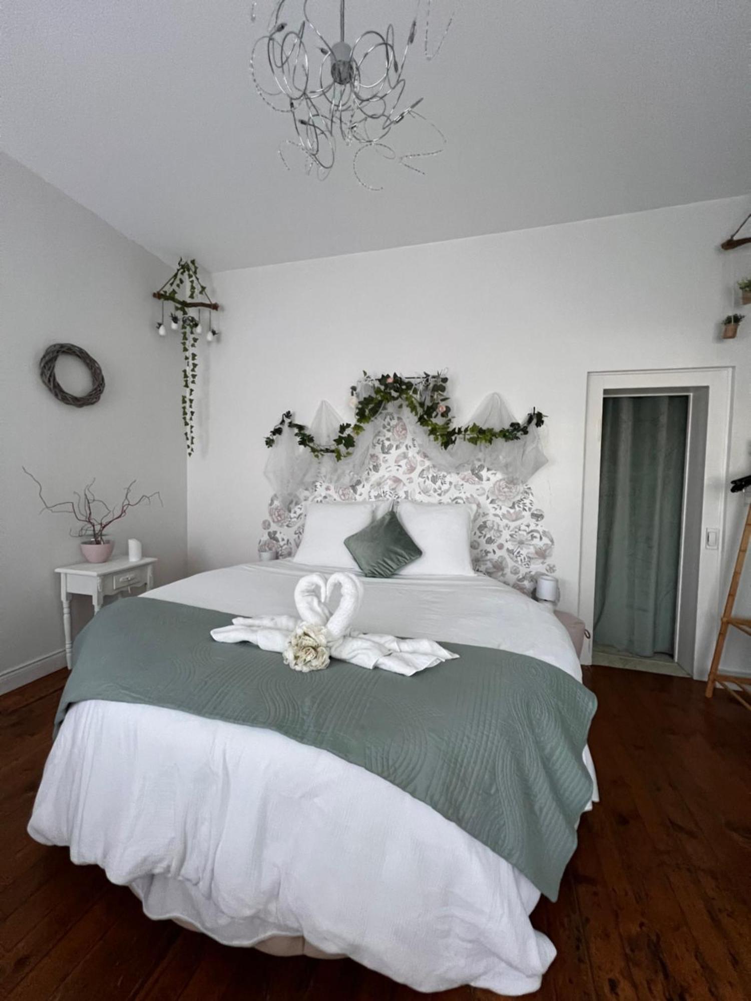 Domaine Des Anges Bed & Breakfast Avesnes-sur-Helpe Bagian luar foto